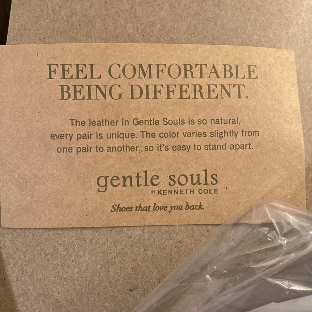 NIB [Kenneth Cole New York] Radell Lace-Up Lug Hiking Boots Olive Womens 5.5 - Picture 8 of 10